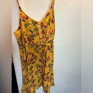 Beautiful 1X yellow floral torrid dress